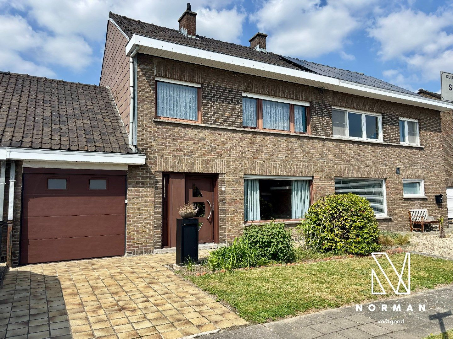 Stevige woning met 3 slpk op mooie locatie in Kuurne! foto {{pictureIndex}}