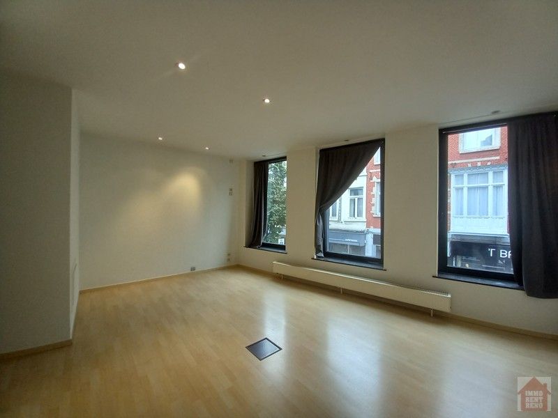 Zeer ruim triplex appartement te huur in centrum Tienen foto 5