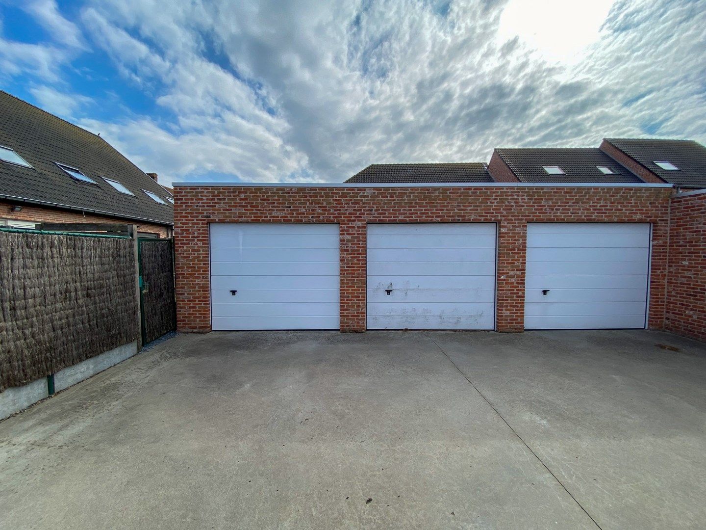 Rijwoning met 3 slaapkamers, garage en tuintje. foto 19