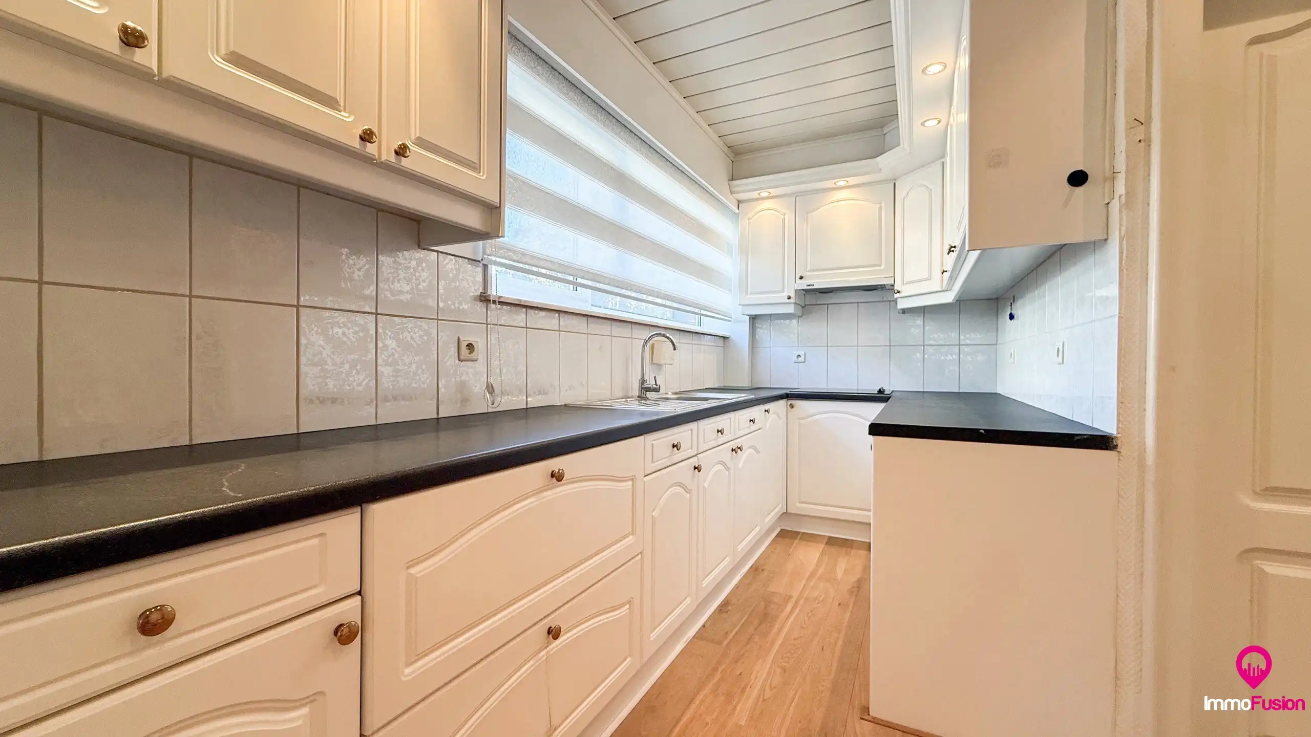 Charmante woning met 3 slaapkamers op ruim perceel van 890m² foto 8