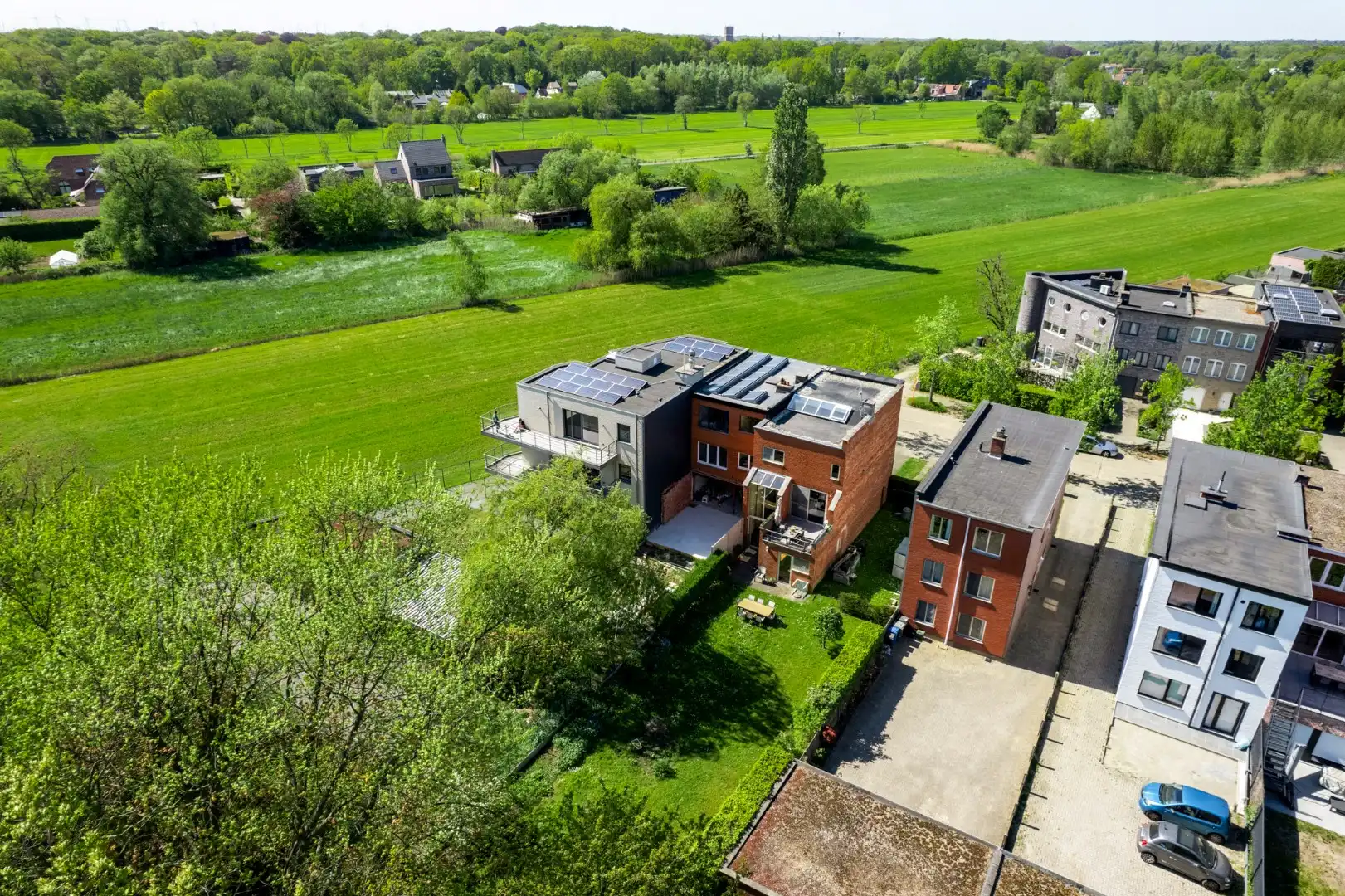 Splitlevel woning met tuin en zicht op natuurgebied! foto 24
