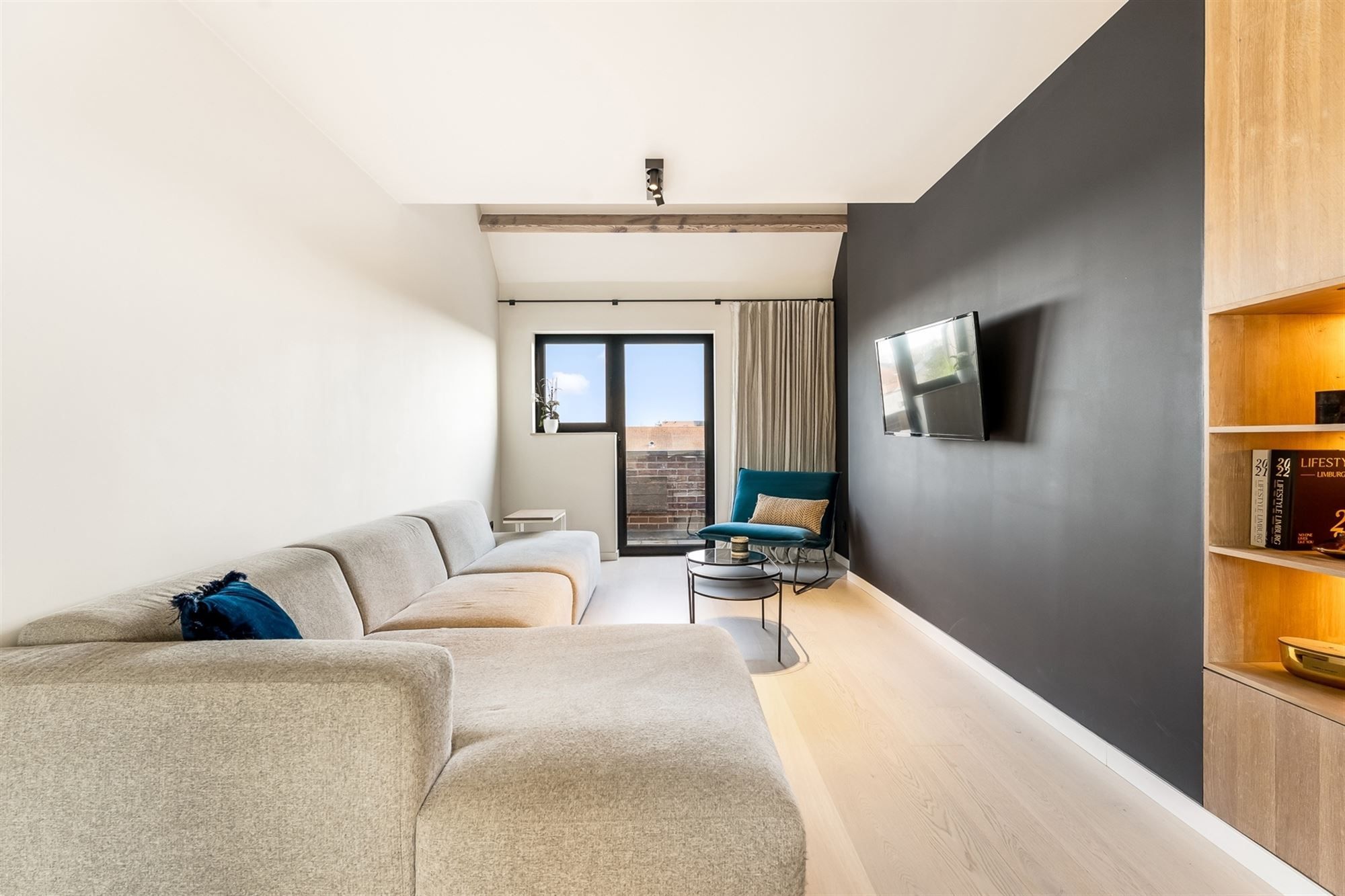 KNAP GERENOVEERD, LICHTRIJK APPARTEMENT (129M²) MET 3 SLAAPKAMERS TE HALEN foto 3