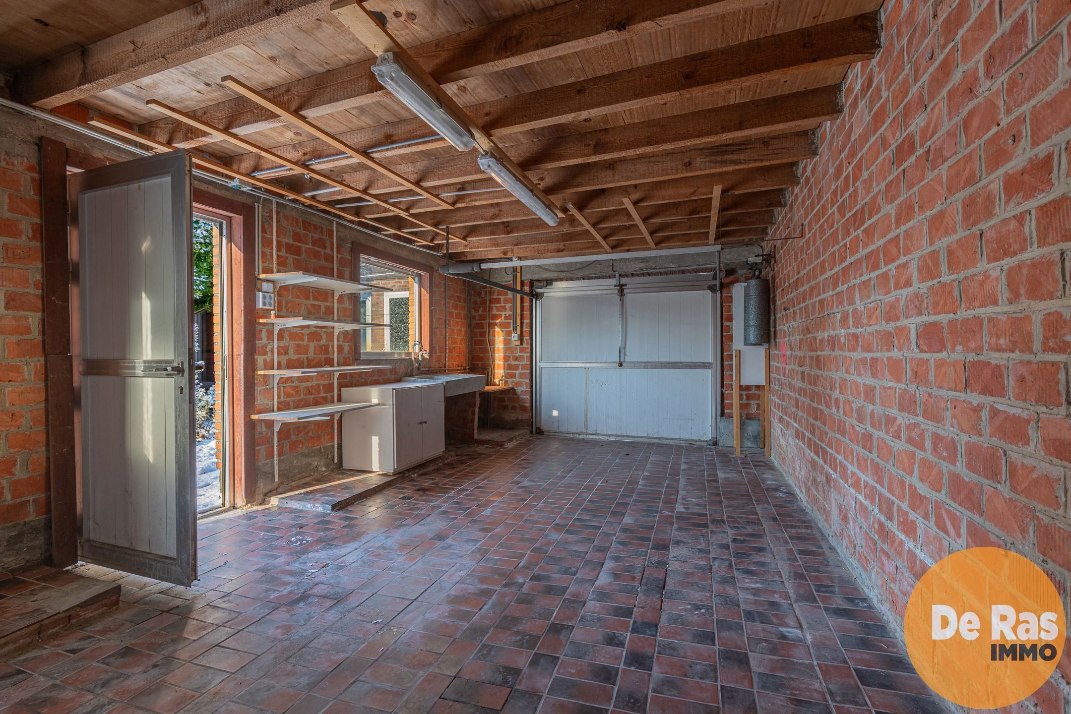 LEDE - Halfopen bebouwing met sterke basis en potentieel foto 17