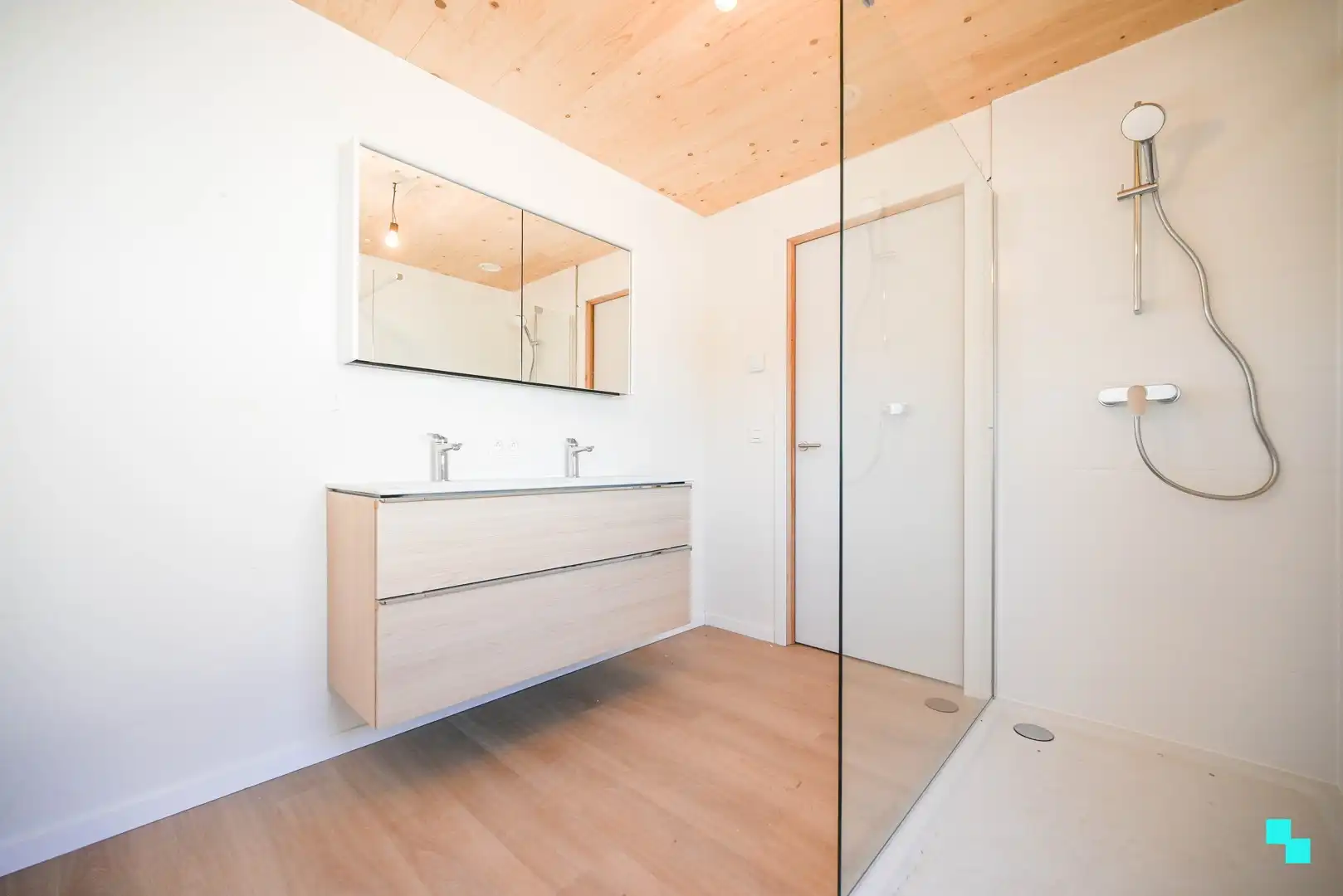 Halfopen nieuwbouwwoning in houtmassiefbouw foto 16