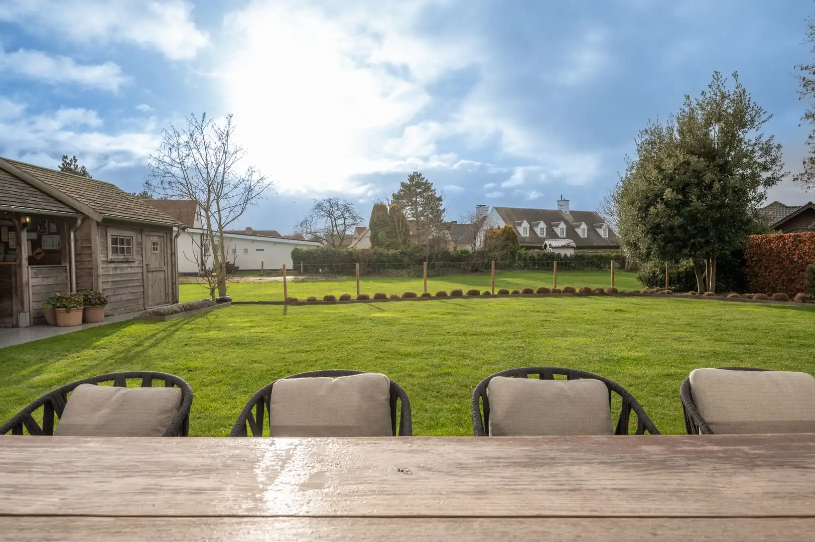 Charmante villa met zonnige tuin, op fietsafstand van het centrum en de zee. foto 18