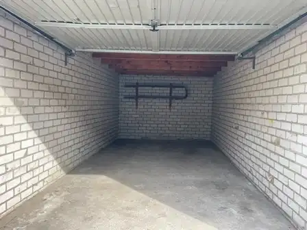 Gelijkvloers 2-slaapkamer appartement met terras en garage foto 12