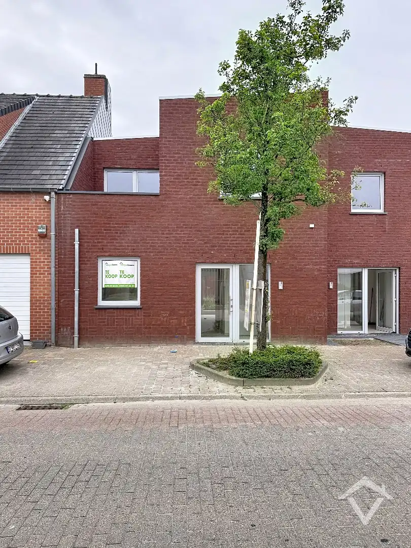 Nieuwbouwwoning met 3 slaapkamers en garage te Ichtegem foto {{pictureIndex}}