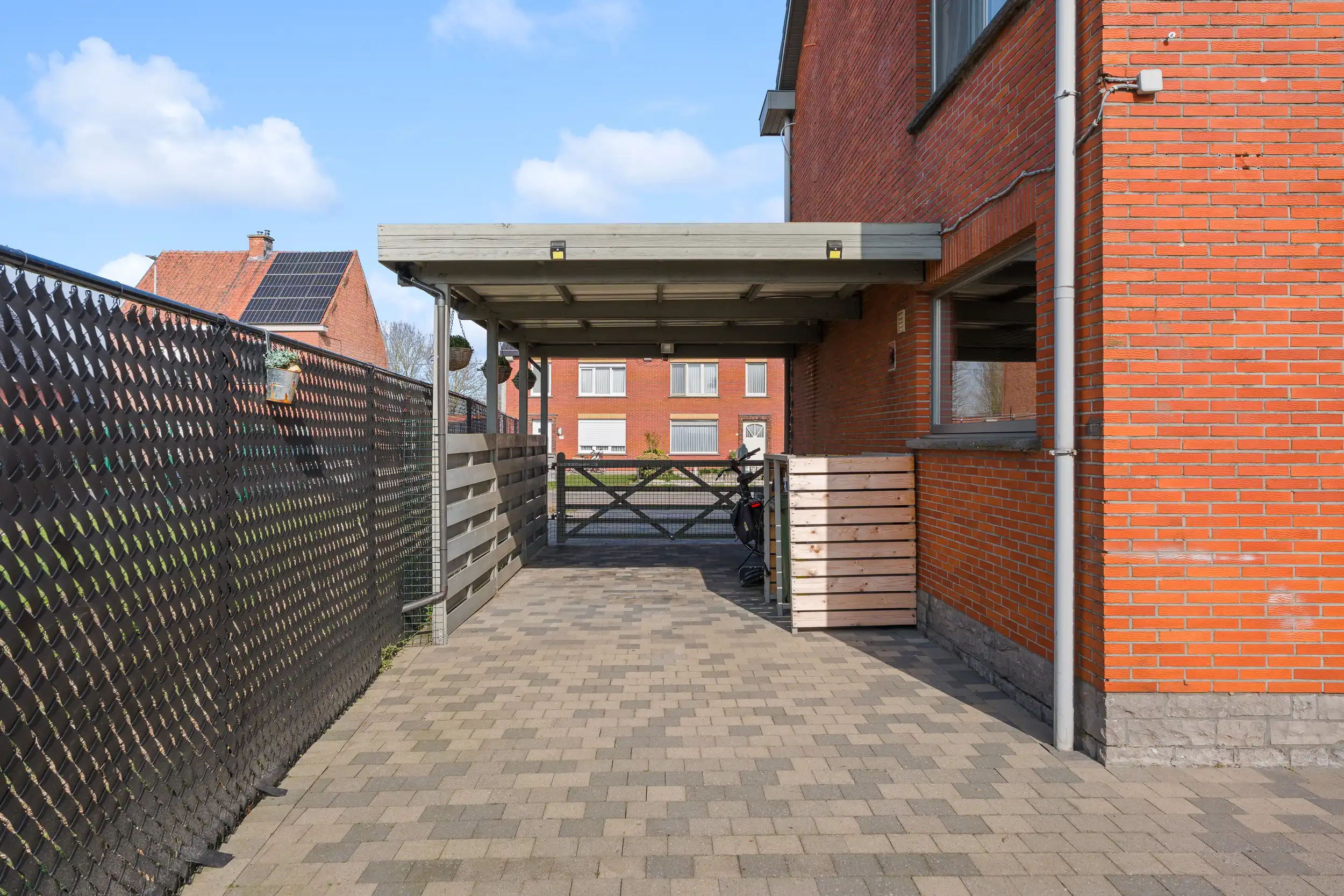 Instapklare halfopen bebouwing met zonnige tuin foto 12