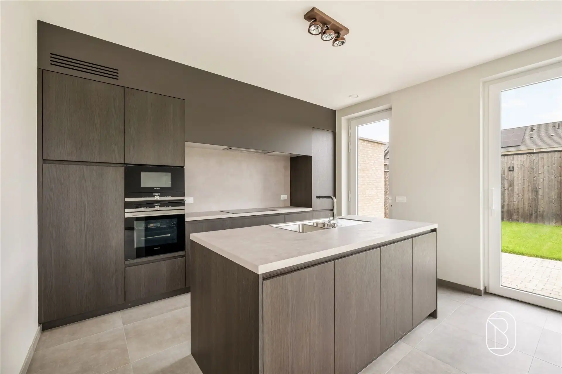 Topgelegen grote woning met 4 slk, omheinde tuin en garage. foto 10