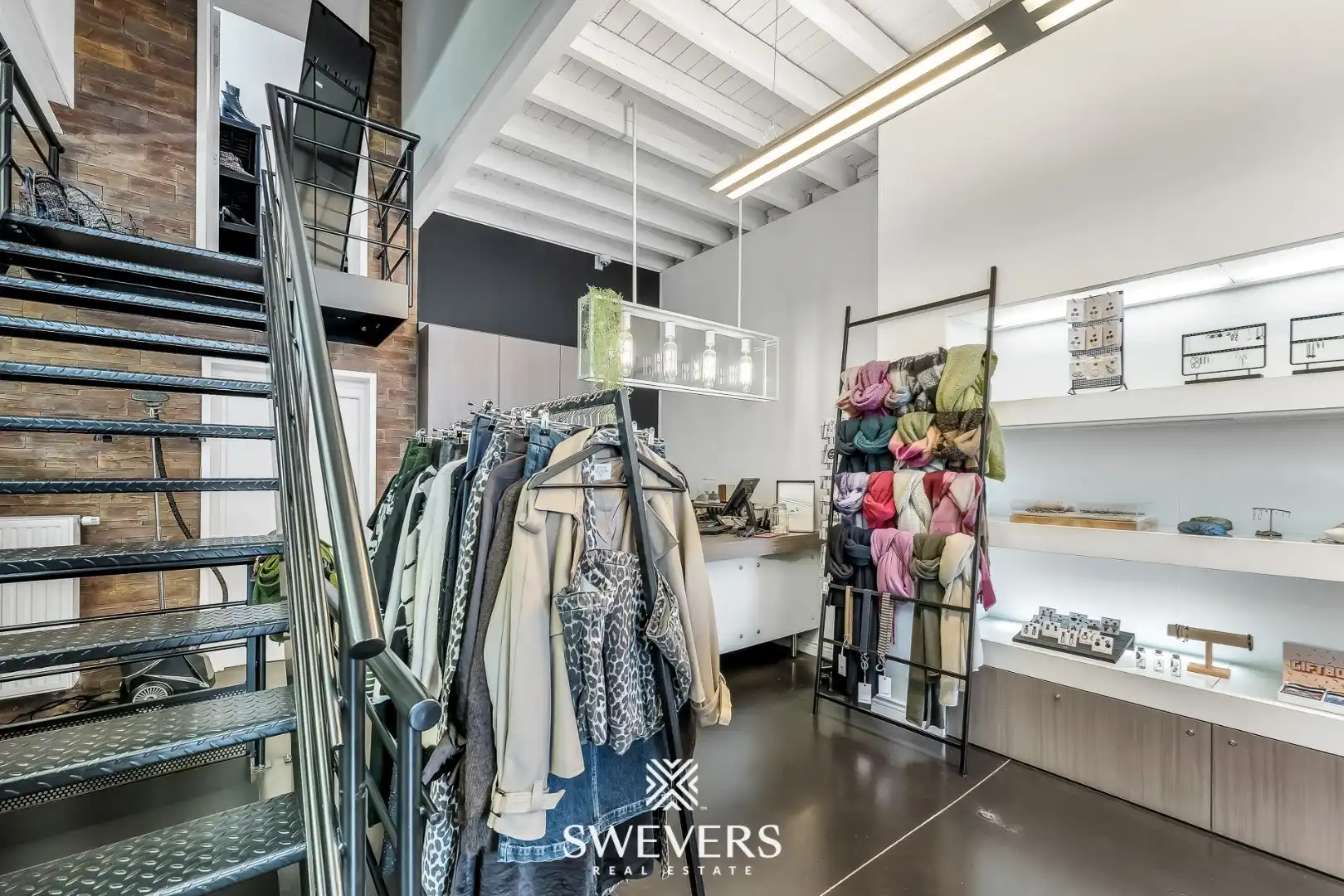 Instapklaar handelspand met ruime opslag en uitstekende visibiliteit in centrum Beringen foto 16