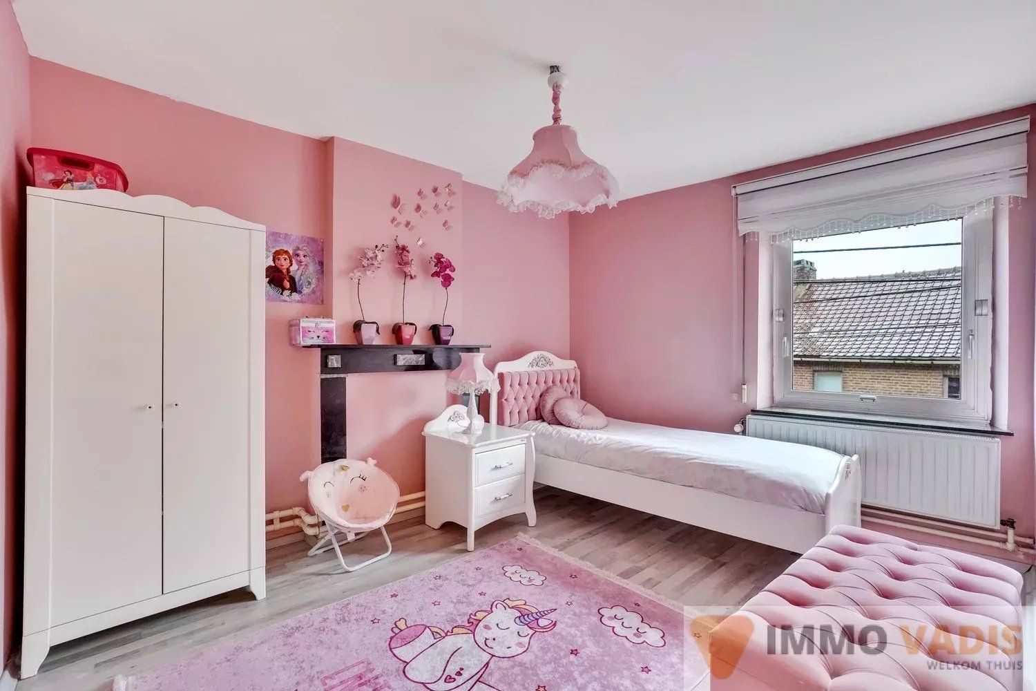 Gerenoveerde gezinswoning met vier slaapkamers foto 9