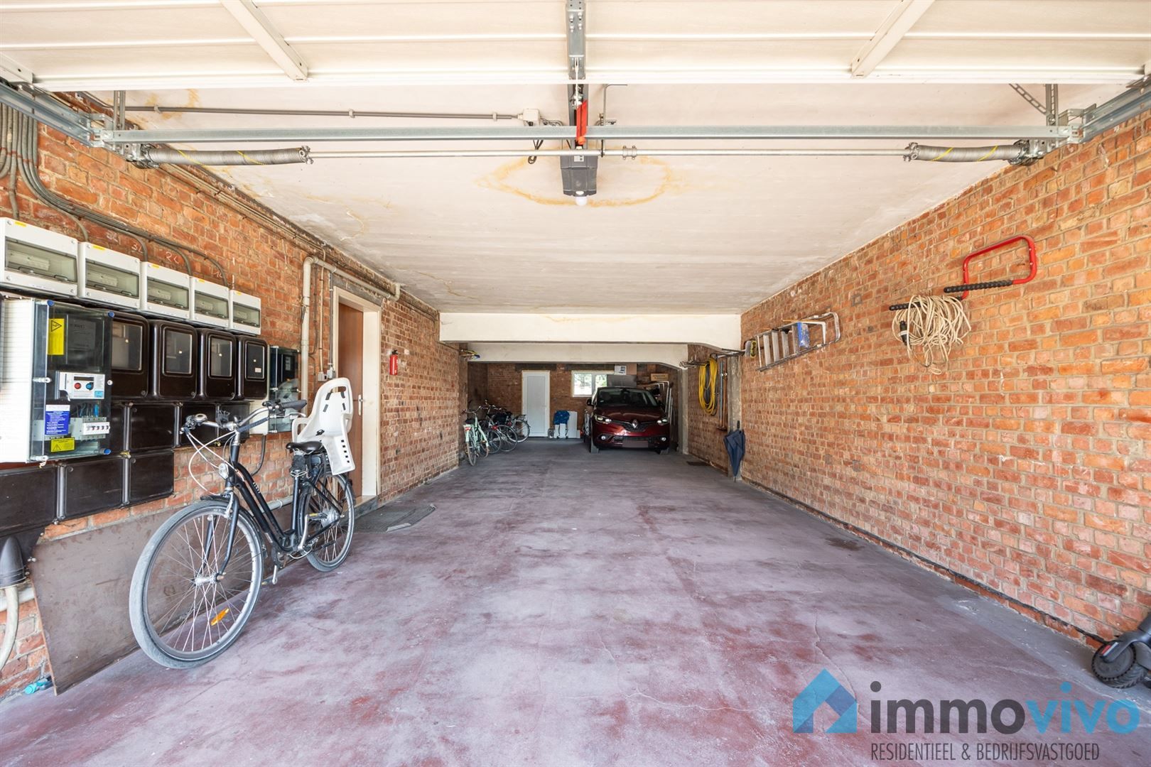 Solide goed onderhouden building in beton met 8 appartementen en dubbele garage foto 17