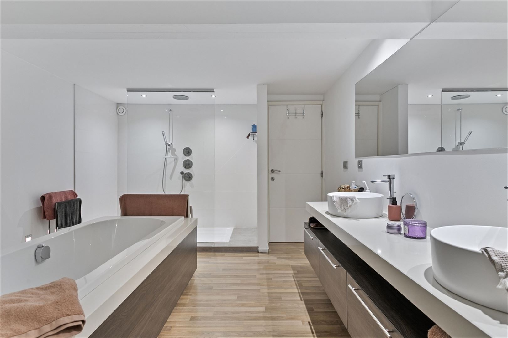 Ruime goed onderhouden loft van 235 m2 foto 23