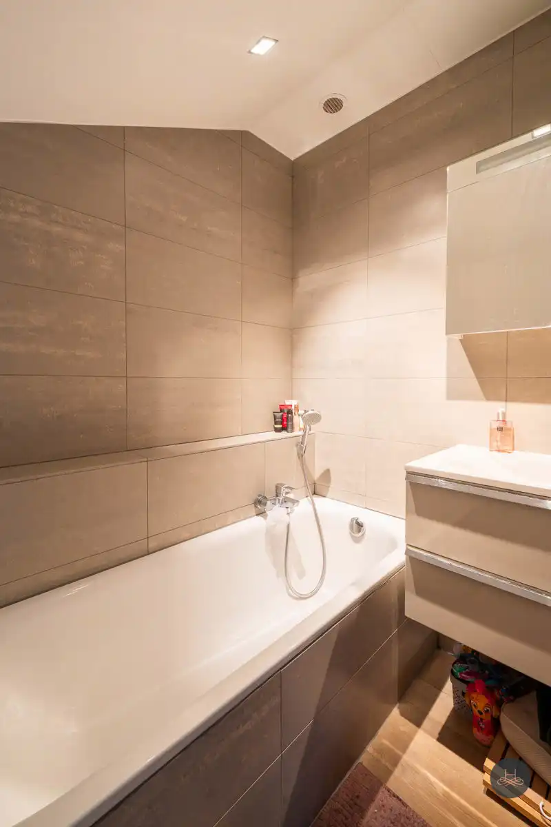 Zeer ruim duplex appartement in centrum Bonheiden foto 15