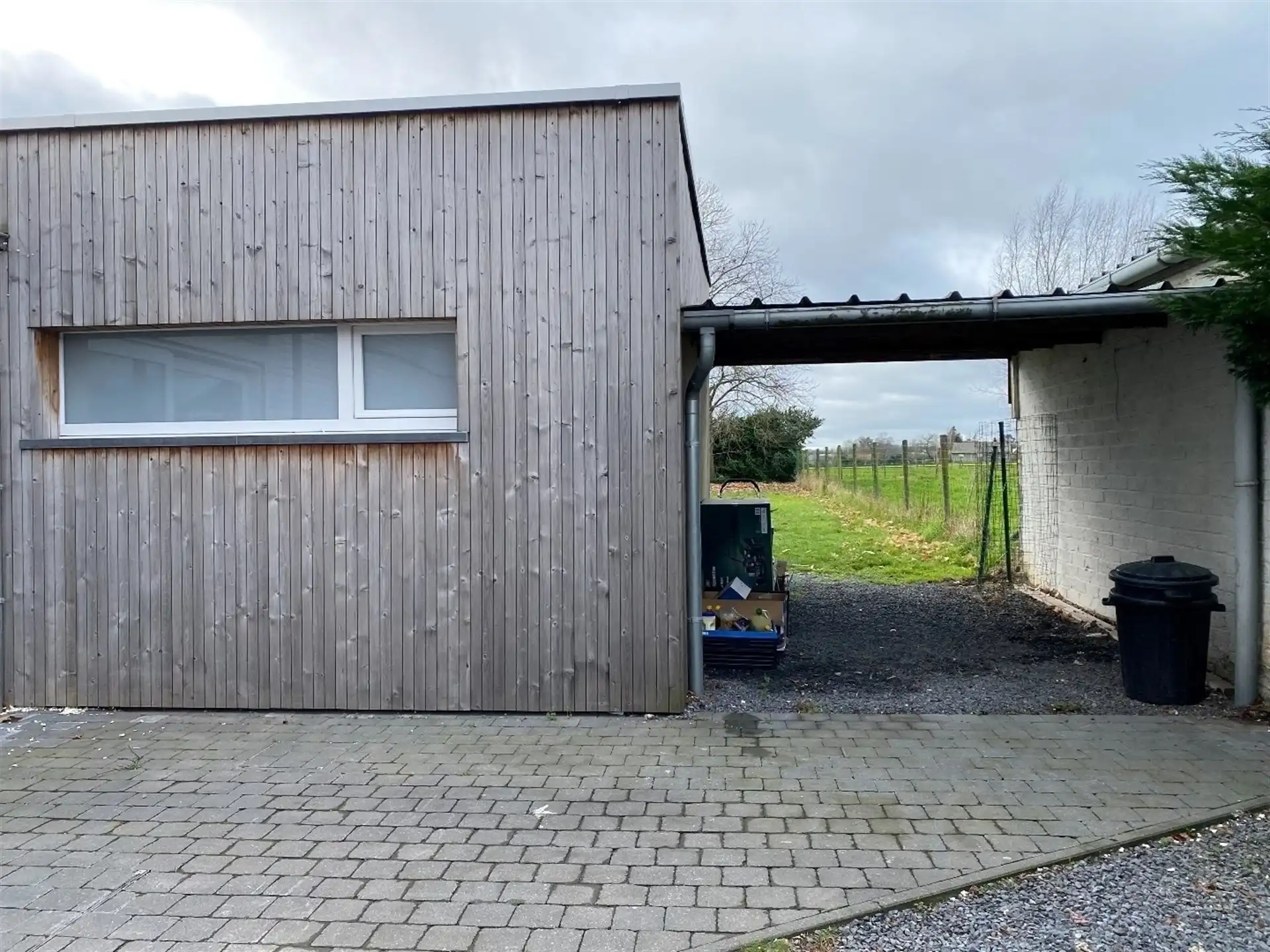 Gunstig gelegen halfopen bebouwing met grote tuin. foto 12