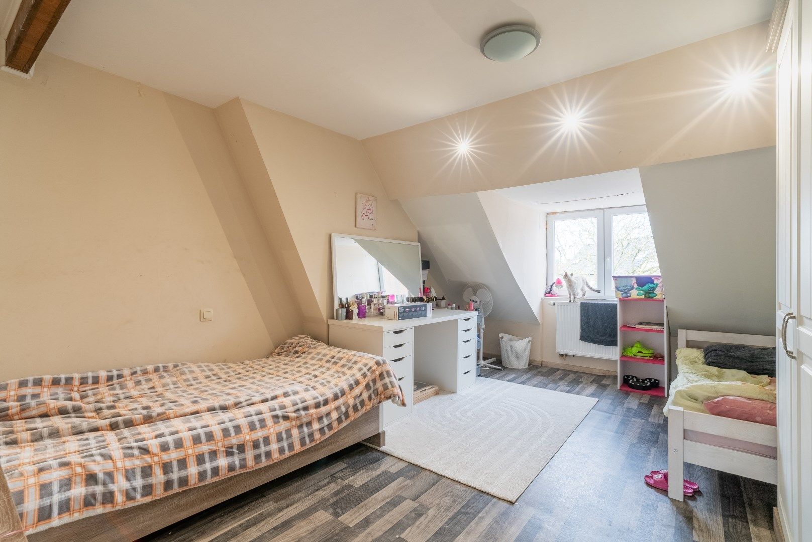 Gezinswoning met vier slaapkamers en tuin foto 9