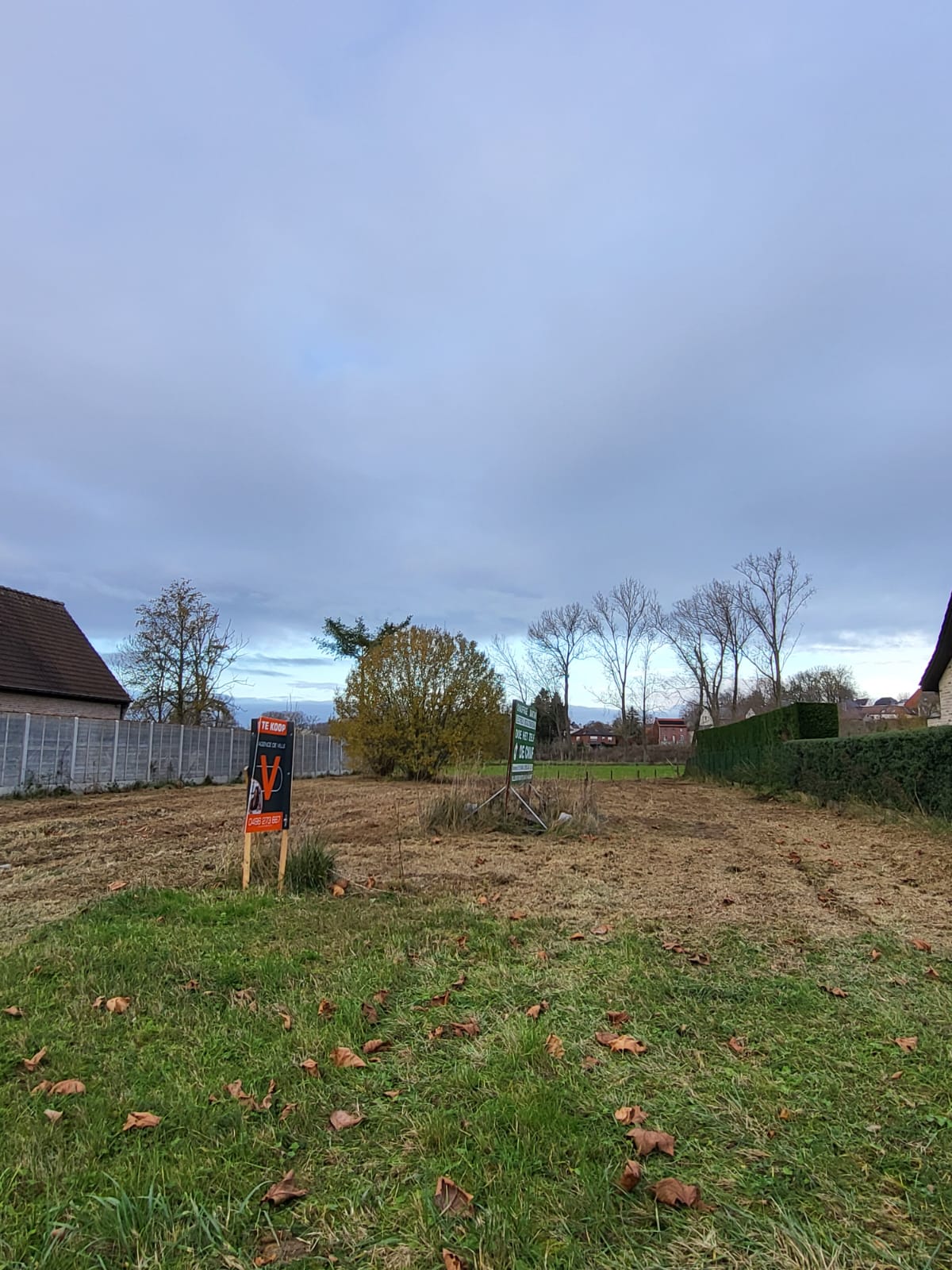 Mooie bouwgrond van 11a92ca voor open bebouwing, met een straatbreedte van 20,80 meter en landelijk uitzicht op de dorpskerk. Maakt deel uit van een goedgekeurde niet vervallen verkaveling. foto 2