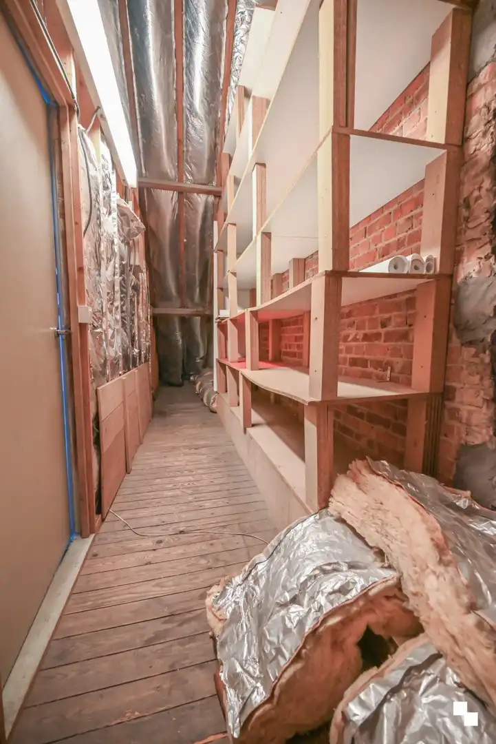 Rijwoning met uitweg achteraan en ruime garage te Izegem foto 24