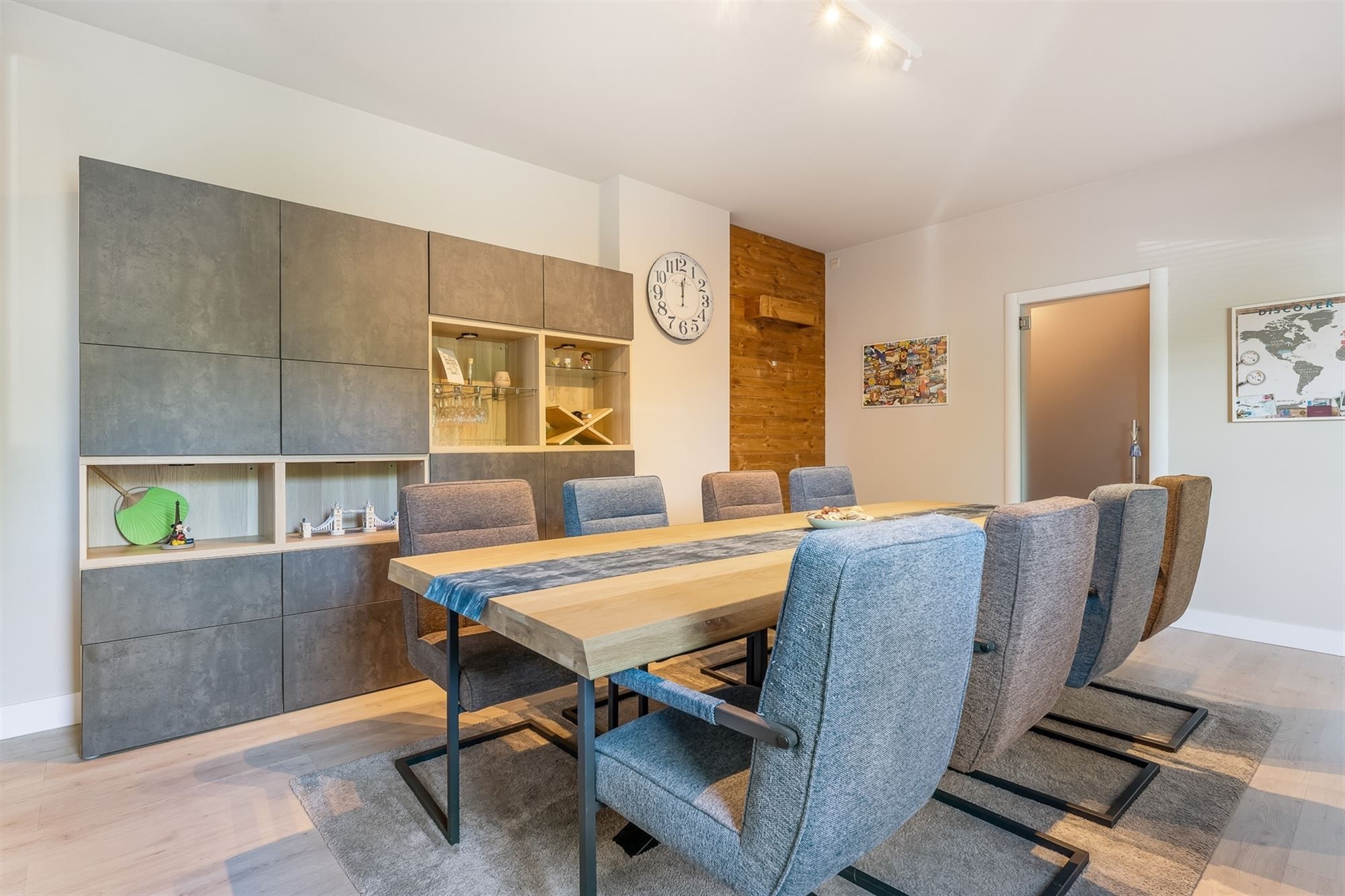 ZEER GOED GELEGEN, RUIME WONING  MET PRAKTIJKRUIMTE EN MOGELIJKHEID TOT 4 SLAAPKAMERS TE ZONHOVEN foto 14