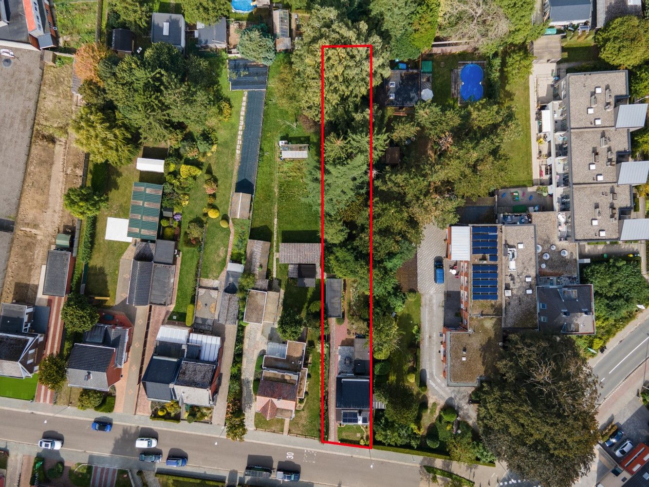 WONING MET 3 SLK EN GARAGE OP PERCEEL VAN 885 m²! foto 2
