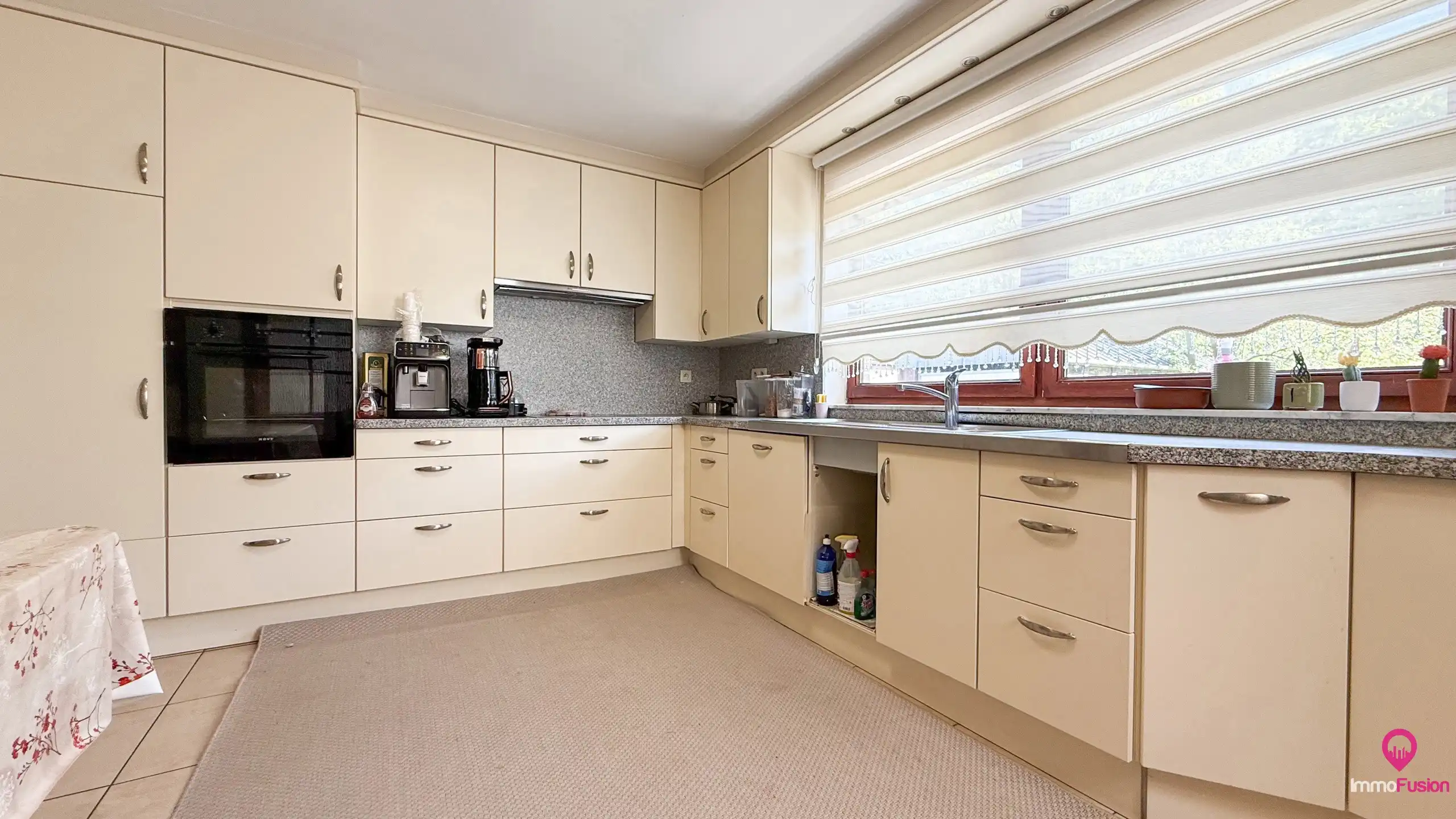 Instapklare bungalow met 5 slpks op toplocatie in Heusden! foto 8