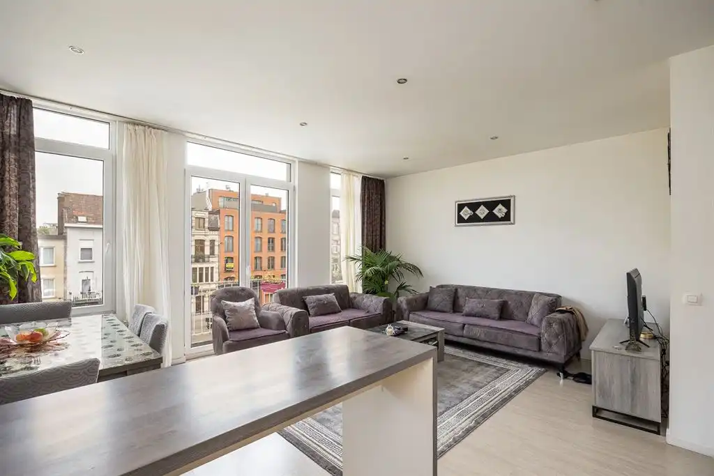 Instapklaar appartement met 2 buitenruimtes foto 4
