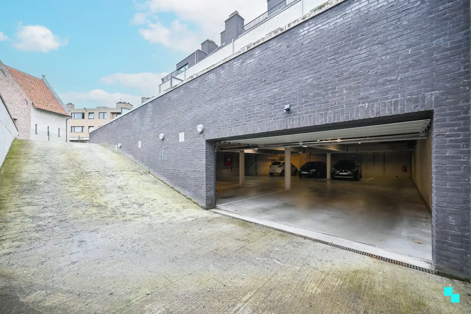 5 ondergrondse parkeerplaatsen in het hart van Oostrozebeke foto 8