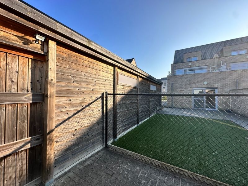 Instapklaar (volledig opgeschilderd) duplexappartement met 2 ruime slpk., terras, ondergrondse autostpl + kelderberging foto 19
