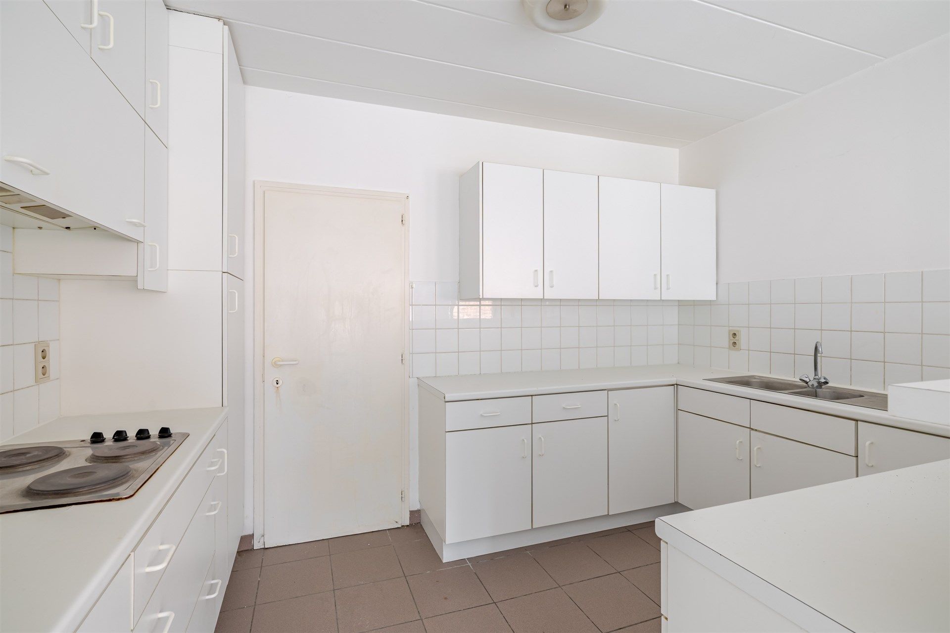 Opbrengsteigendom bestaande uit 6 ruime appartementen + 32 garageboxen foto 13