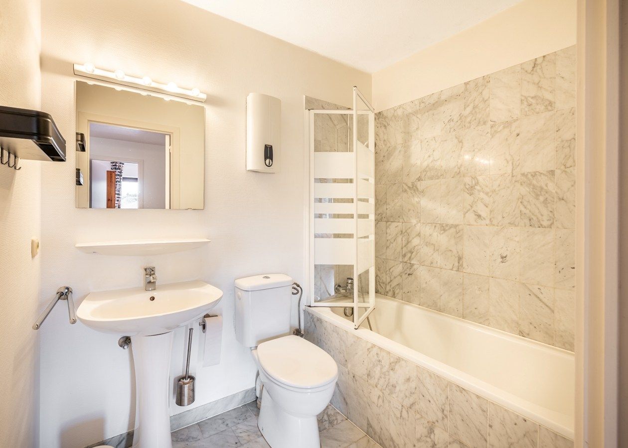 Ruim appartement op de Zeedijk van Oostduinkerke  foto 16