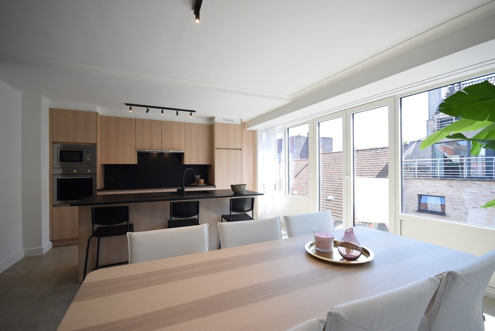 VOLLEDIG GERENOVEERD APPARTEMENT foto {{pictureIndex}}