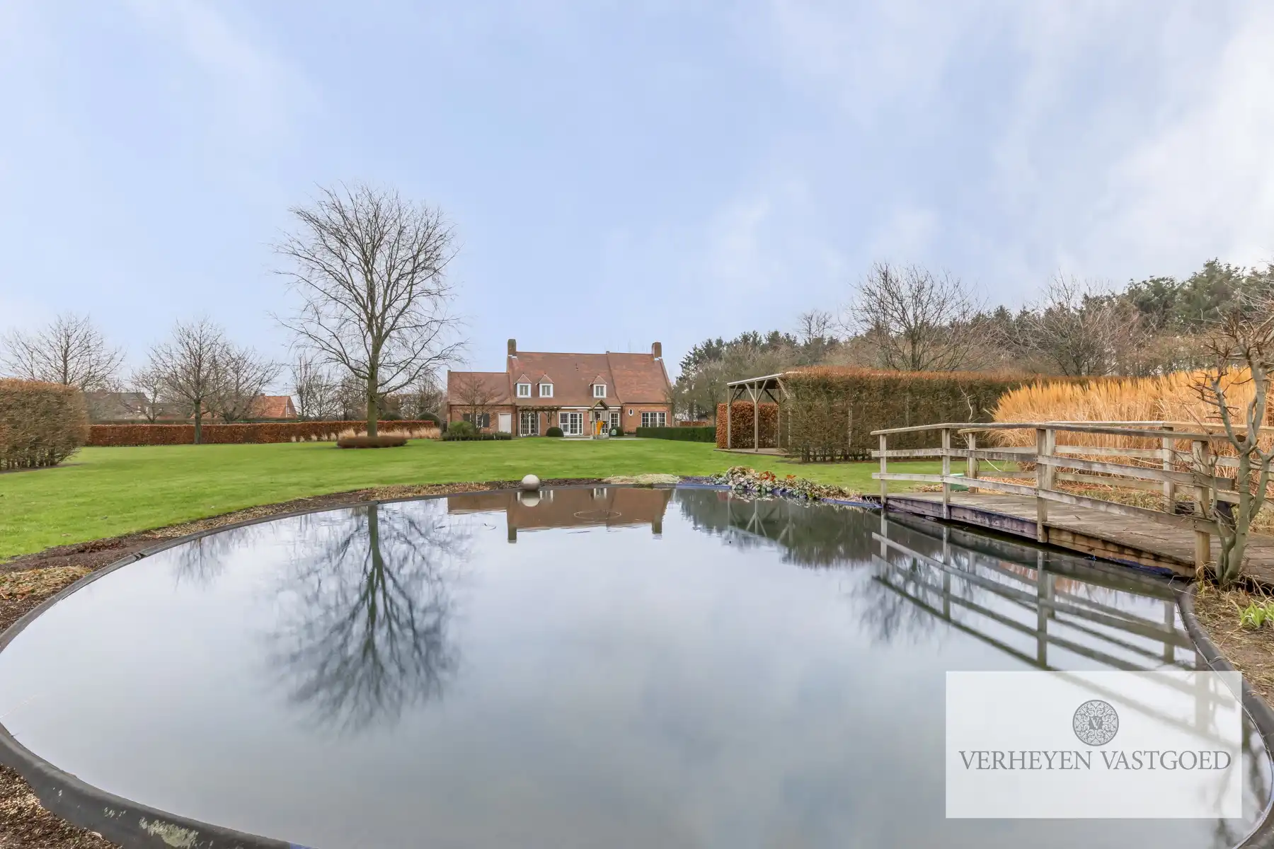 Rustig gelegen villa vlakbij E19 Antwerpen-Breda foto {{pictureIndex}}