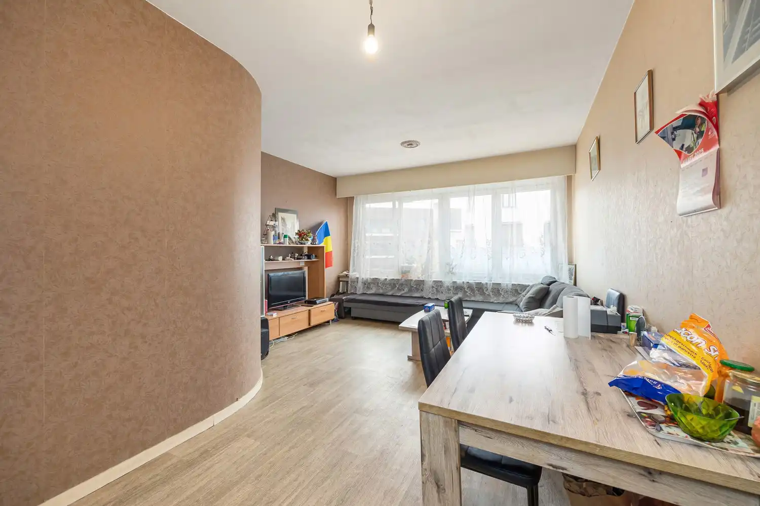 Op te frissen opbrengsteigendom comm. ruimte + 2 app. foto 10