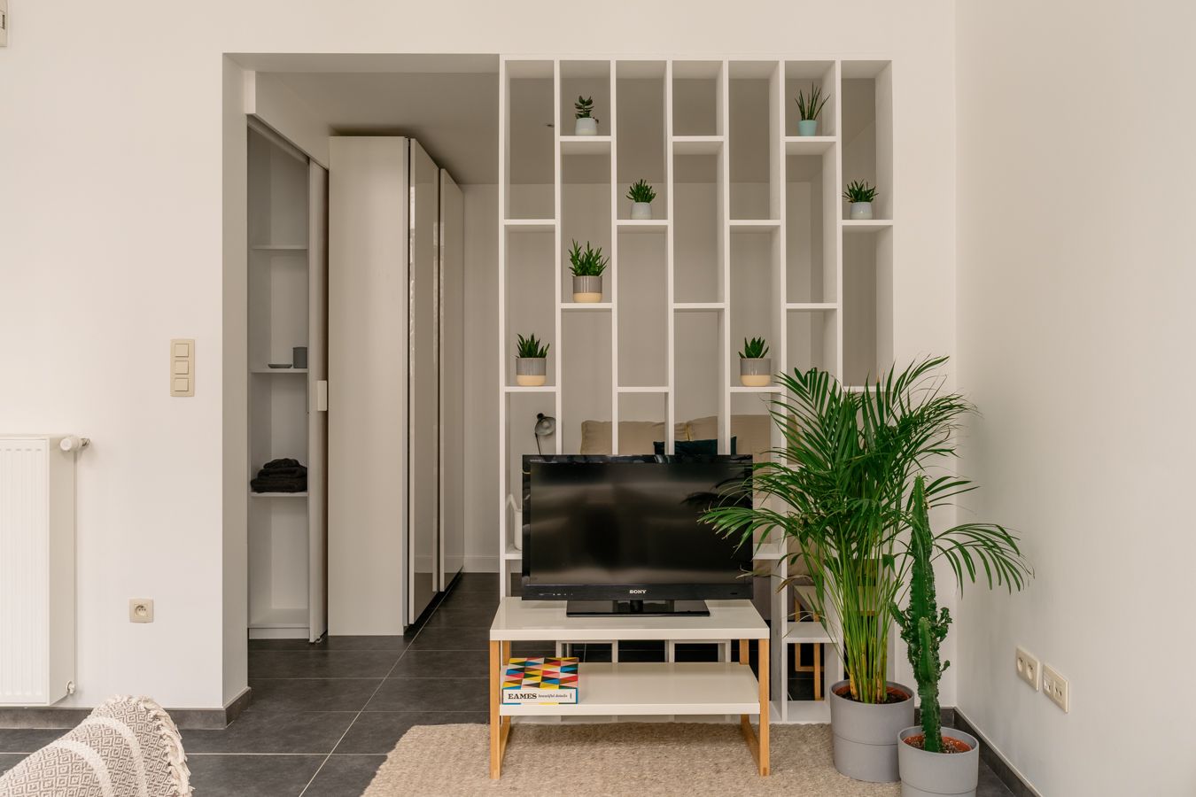 Gemeubelde studio met eigen voordeur aan het schattige minipark Vinkenhof foto 5