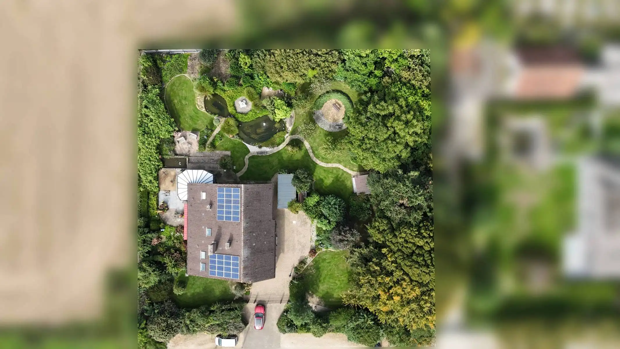 Ruime woning met 8 kamers & bouwgrond open bebouwing foto {{pictureIndex}}