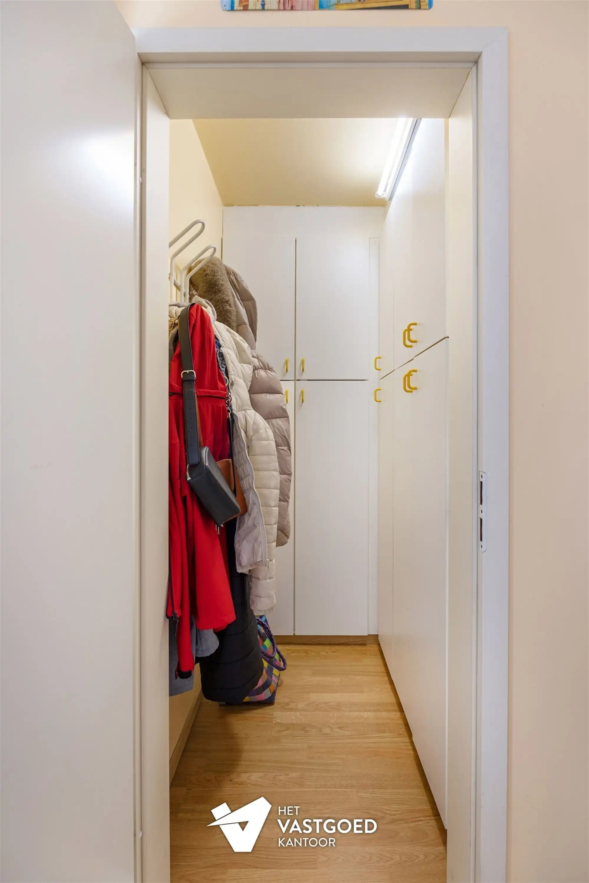CENTRAAL GELEGEN, INSTAPKLARE BEL-ÉTAGEWONING foto 10