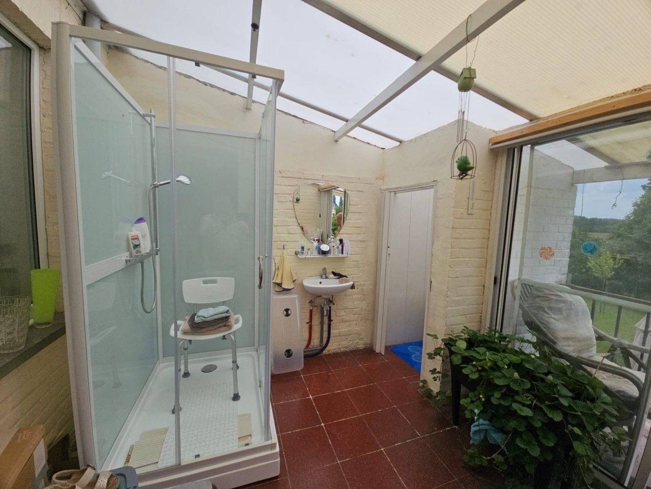 Ruime, solide woning met grote kelder, terras en tuin foto 13