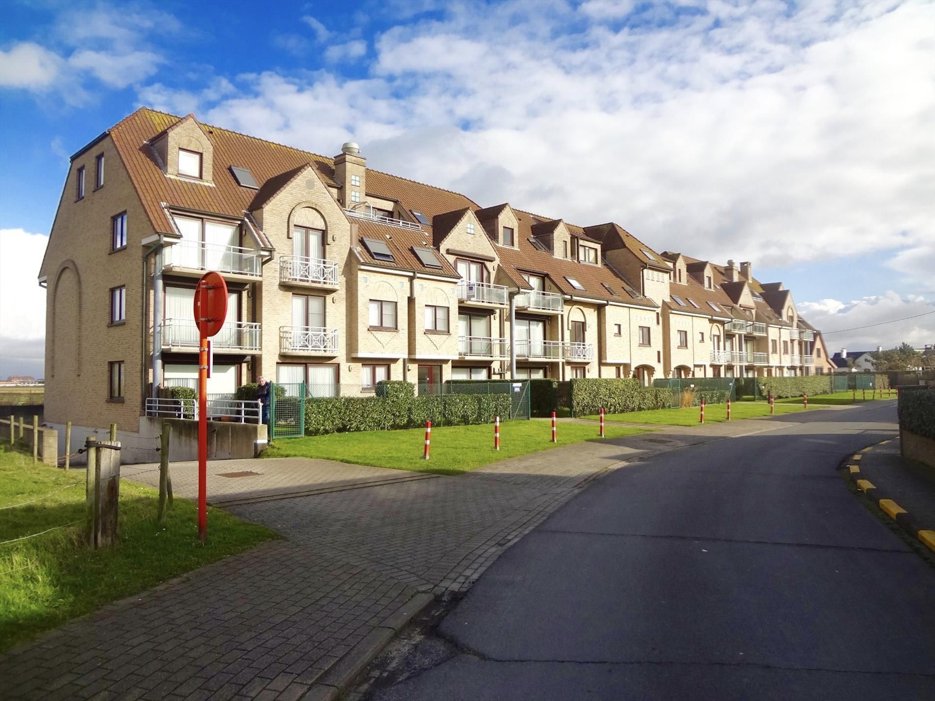 Gesloten garagebox - vlakbij de Zeedijk foto {{pictureIndex}}