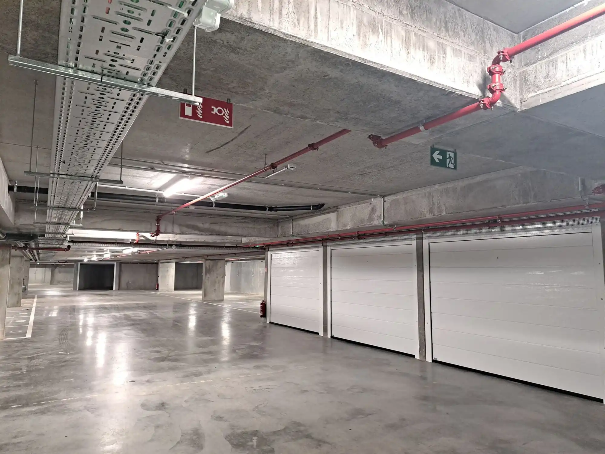 Gelijkvloers appartement met 1 slaapkamer en garage. In klassevol project. foto 15