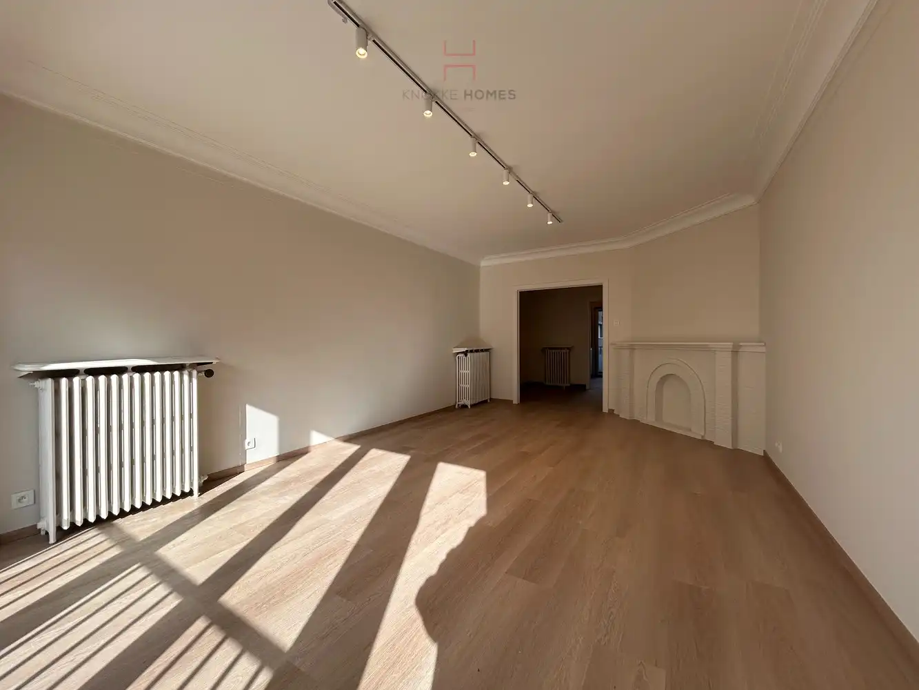 Volledig gerenoveerd twee slaapkamer appartement met zijdelings zeezicht foto 3