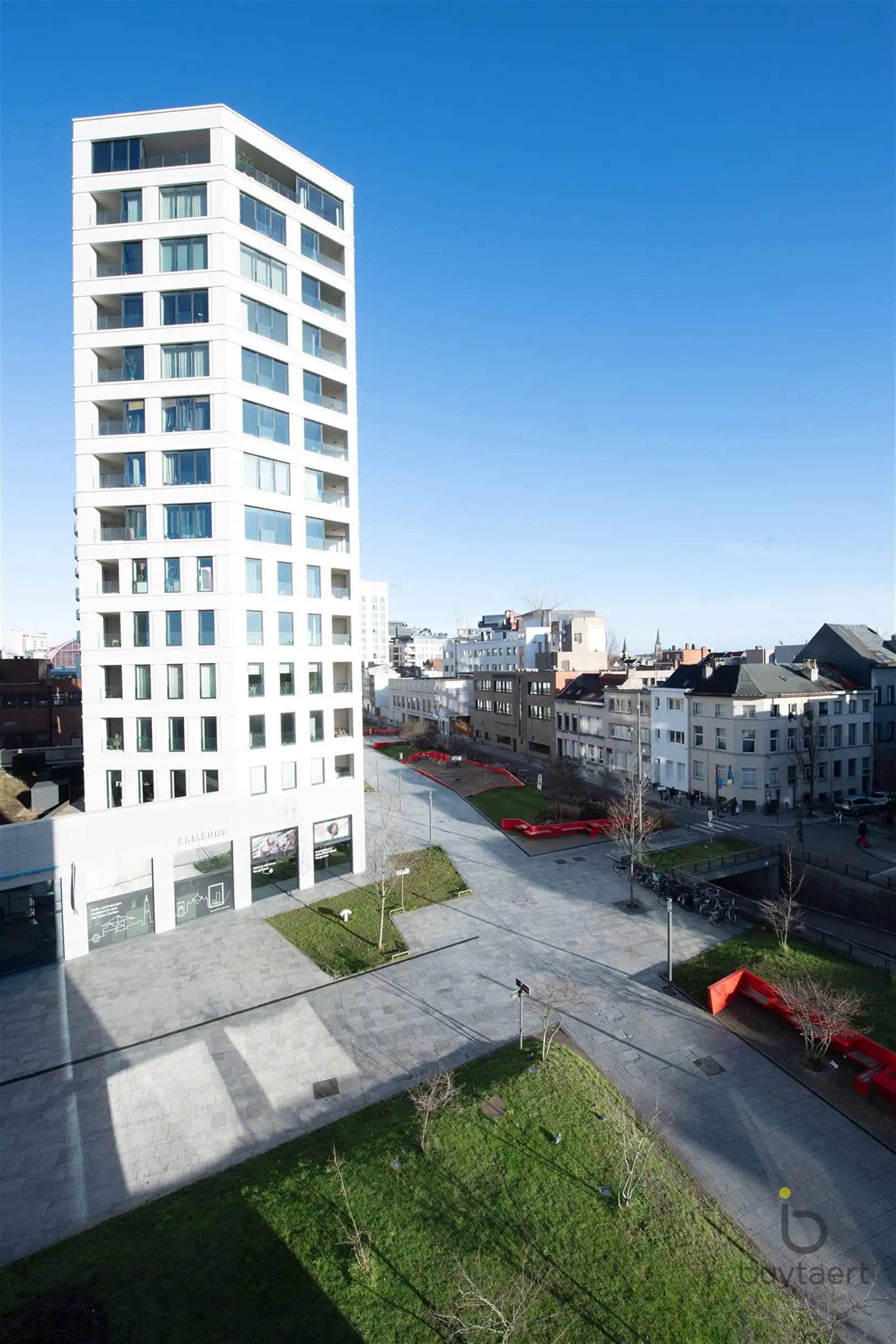 Schitterend nieuwbouw appartement met twee slaapkamers en prachtig overdekt terras te midden van de diamantwijk en de Persgroep! foto 37