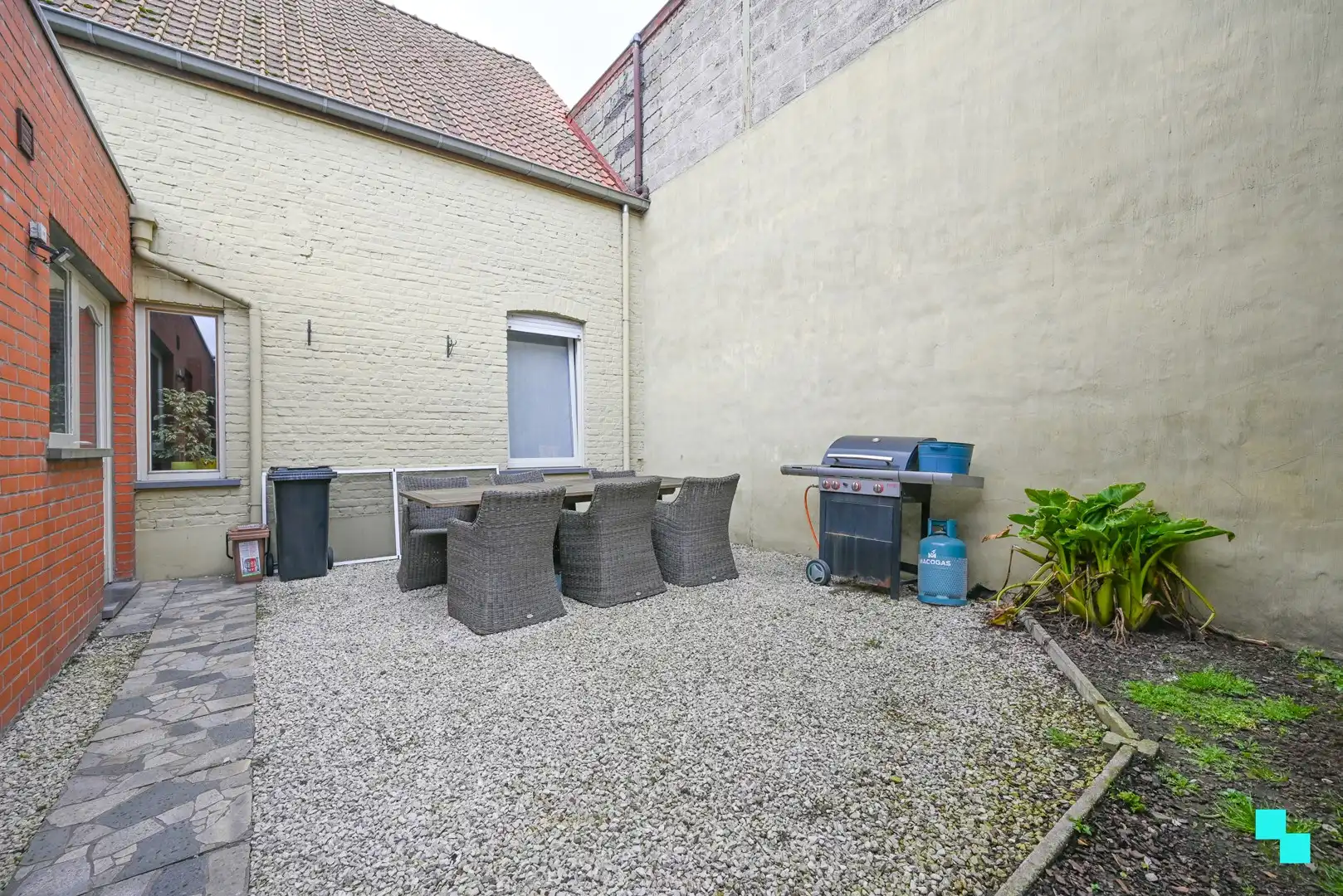 Gelijkvloerse woning met uitweg achteraan in Wielsbeke foto 10