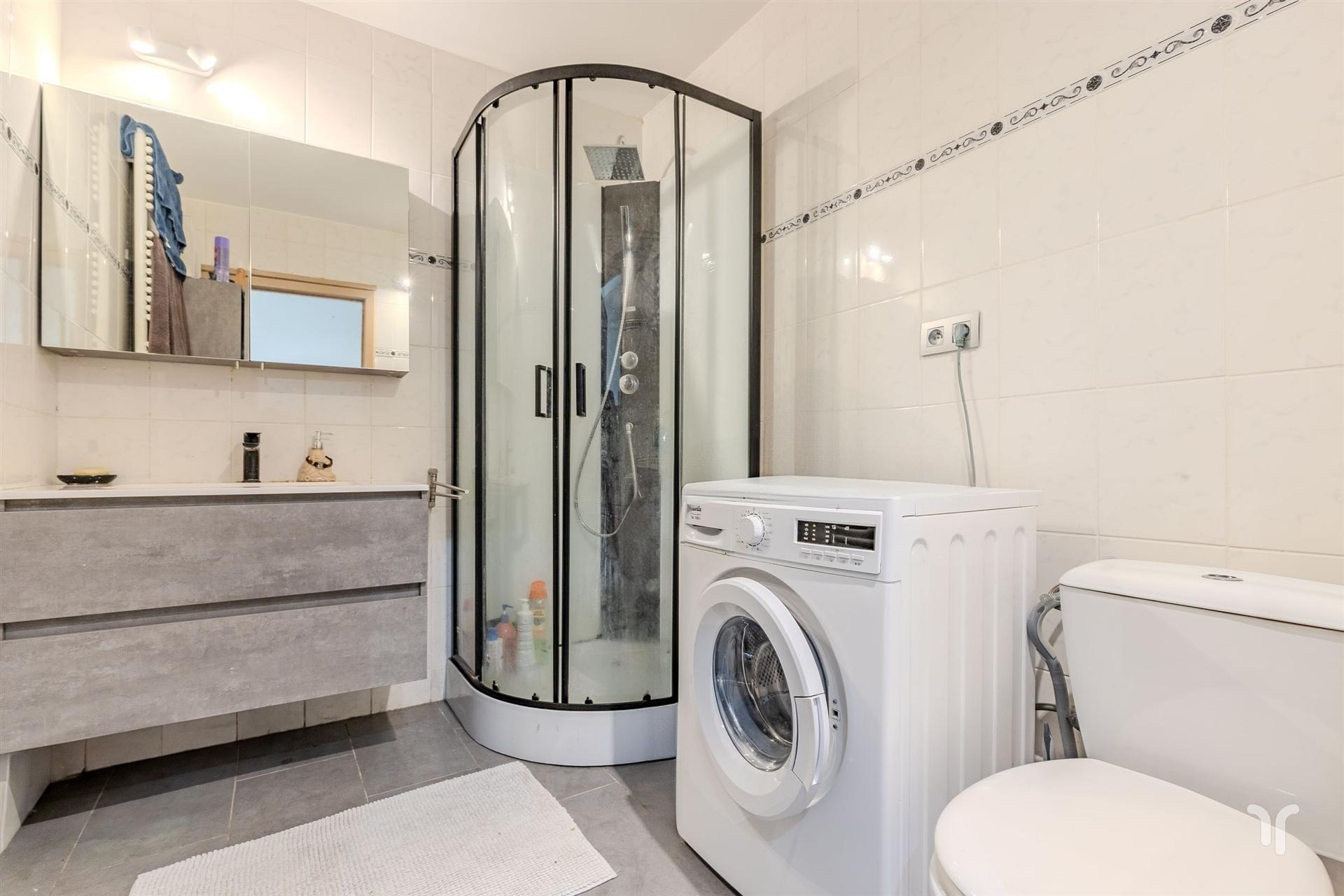 Op te frissen rijwoning te koop in Oostende. foto 7