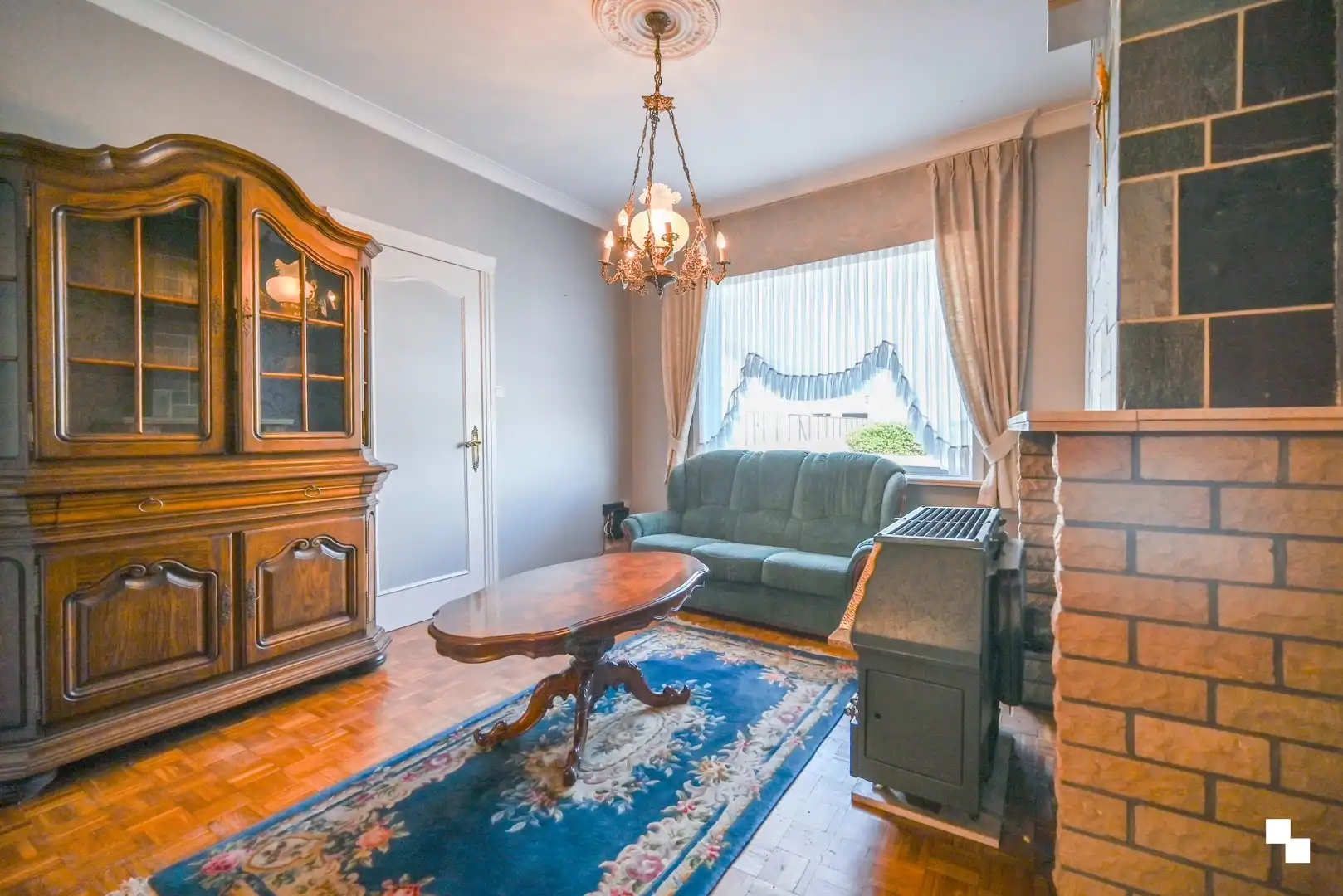 Te renoveren woning met dubbele garage in Oostrozebeke foto 5