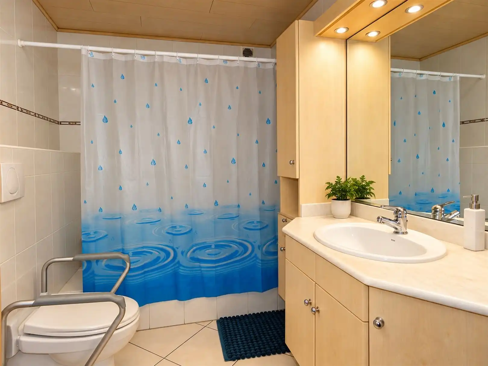 Gelijkvloers appartement met twee slaapkamers en tuin foto 7