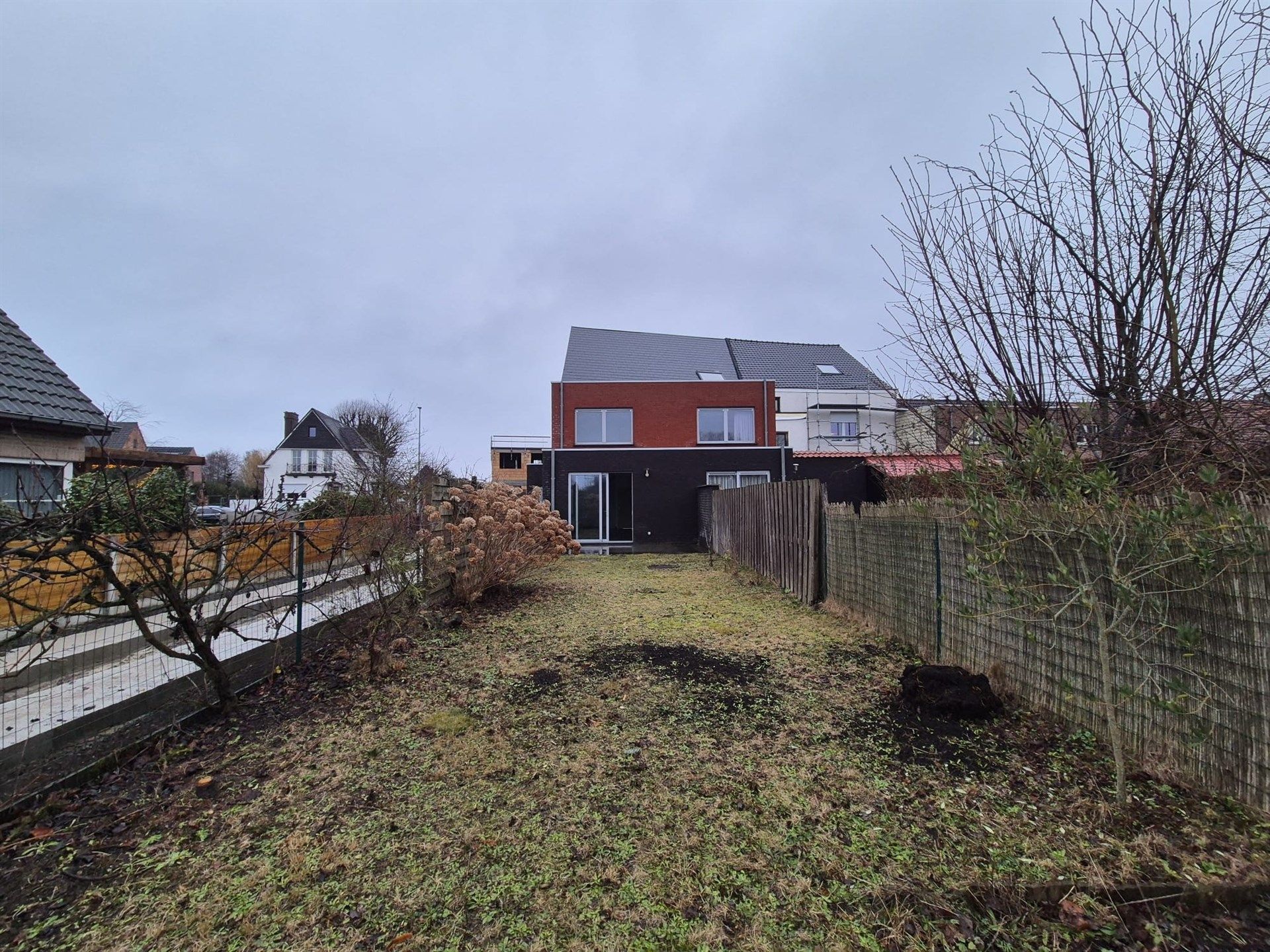 Rustig gelegen woning met tuin en garage. foto 12