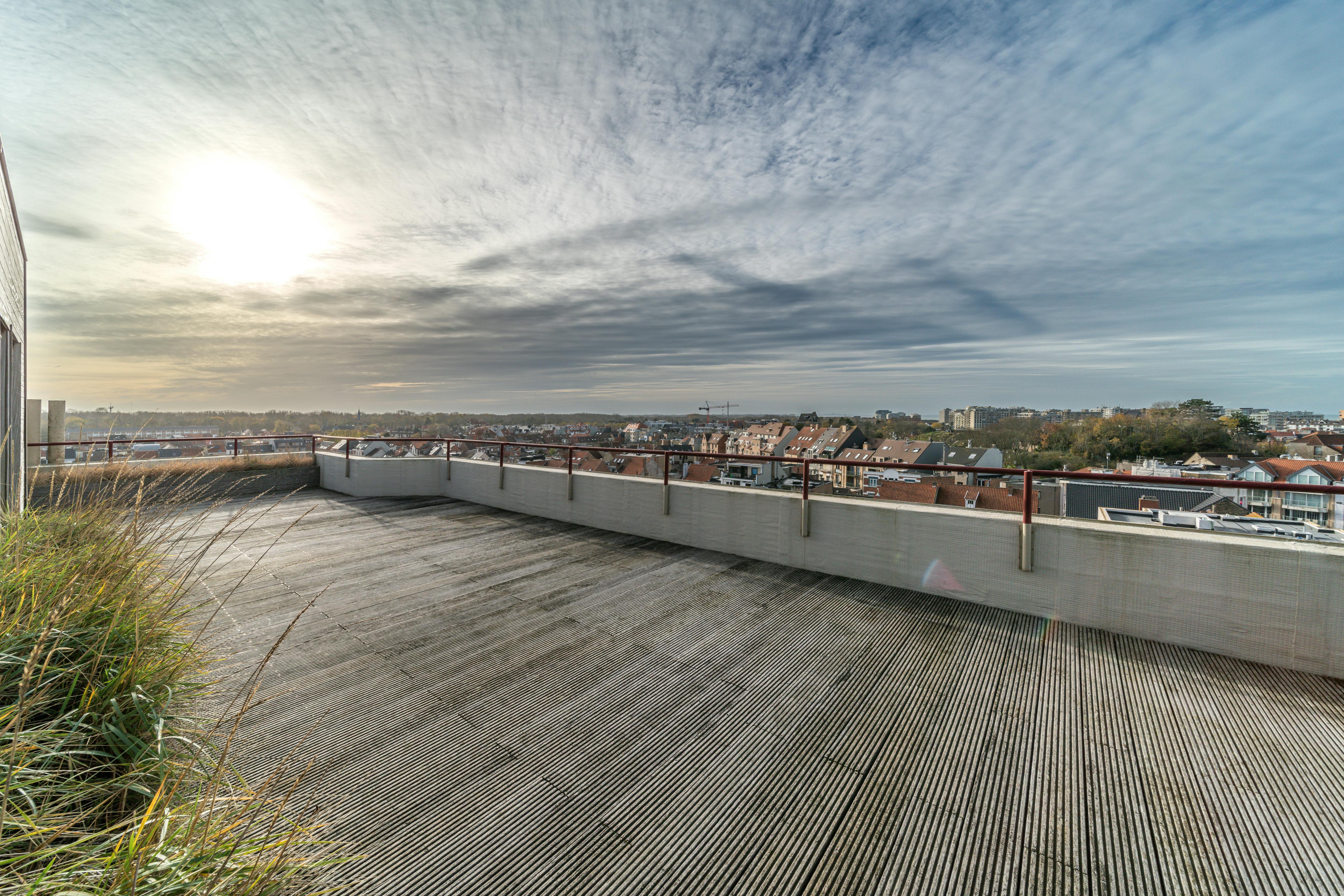 Penthouse met magnifiek zicht op de markt van De Panne foto 9