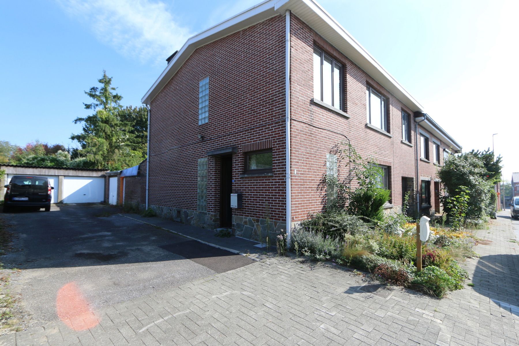 DUBBELE WOONST - 6 SLK - TUIN - TERASSEN - PARKING - RUSTIG foto 3