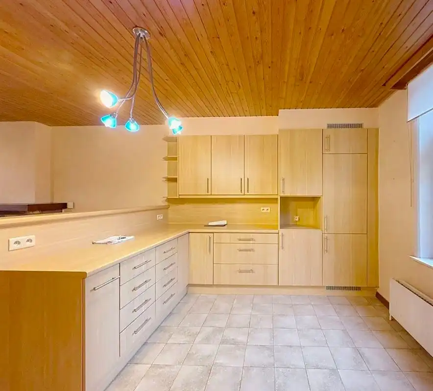 Ruime gezinswoning met grote garage en lange oprit in Dudzele foto 3