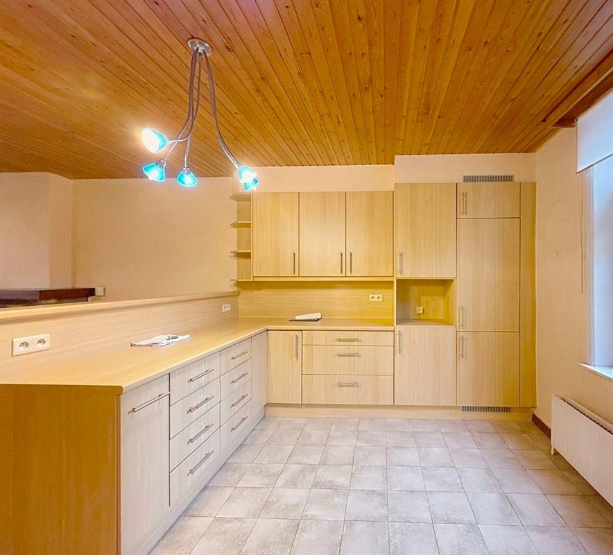 Ruime gezinswoning met grote garage en lange oprit in Dudzele foto 3